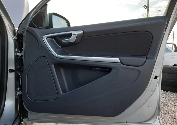 Volvo V60 cena 26900 przebieg: 217730, rok produkcji 2011 z Opatów małe 277